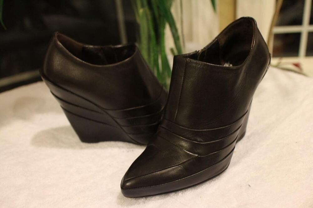 MIU MIU by Prada pleated Leather Wedge Booties (bota1500